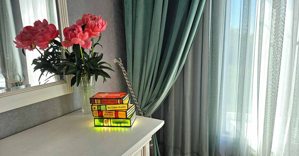 stained glass stacked books lamp