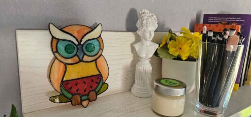 decorating with stained glass: cute owl for room decor